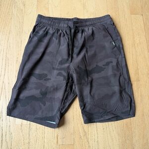Unrl Men's Stride Athletic Shorts in Black Camo Size XS